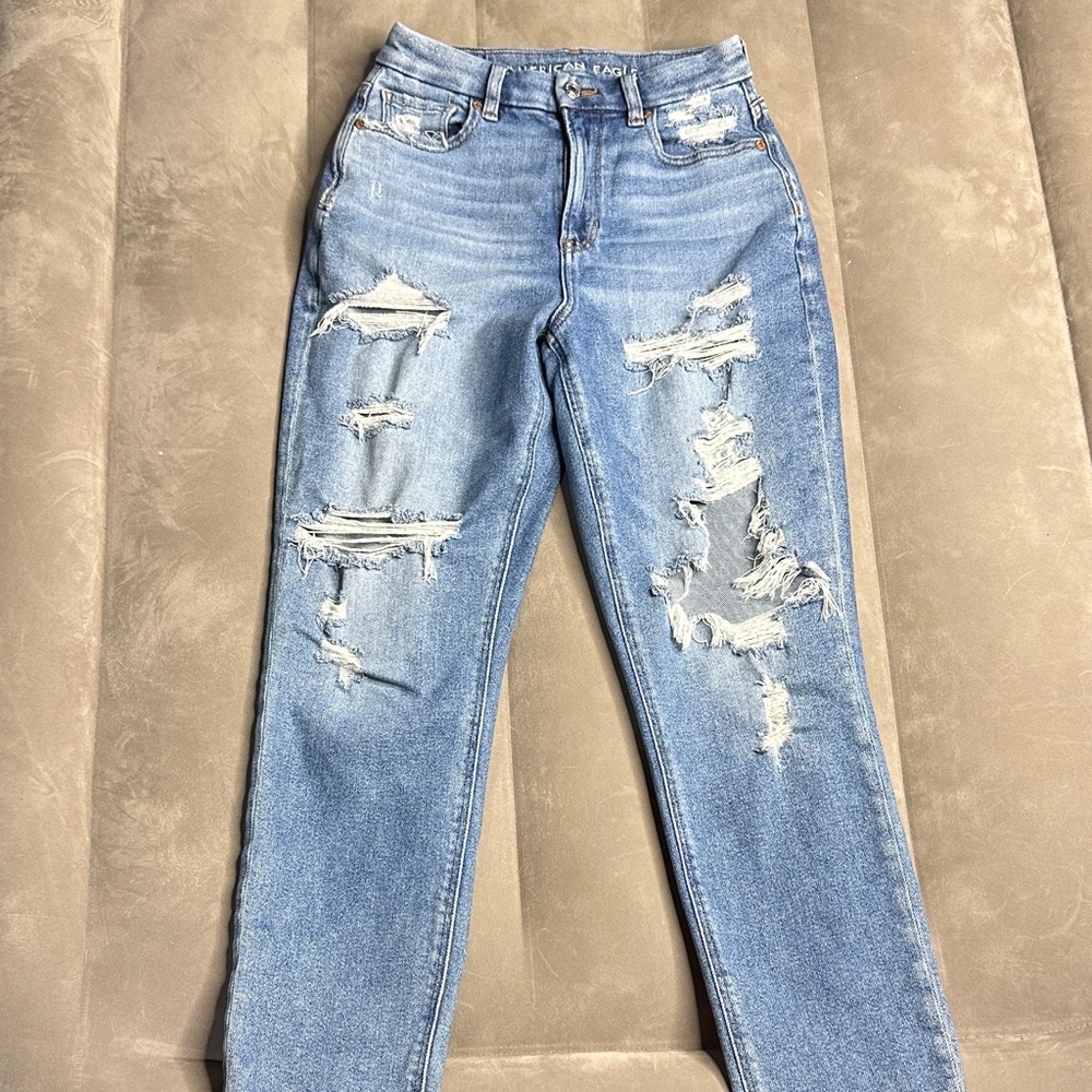 American Eagle Outfitters Light Blue Distressed Curvy Mom Jean Size 0